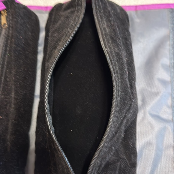 JM New York Velvet Travel Bag - Picture 6 of 8